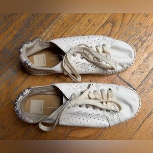 Dolce Vita light weight sneaker shoe with Snakeskin Detail size 8.5 Pre~Loved 🤍